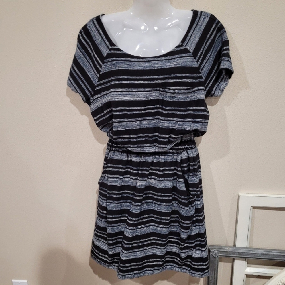 Lucky Brand Womens SZ Sm. BLACK grey Dress with elastic waist pockets above knee